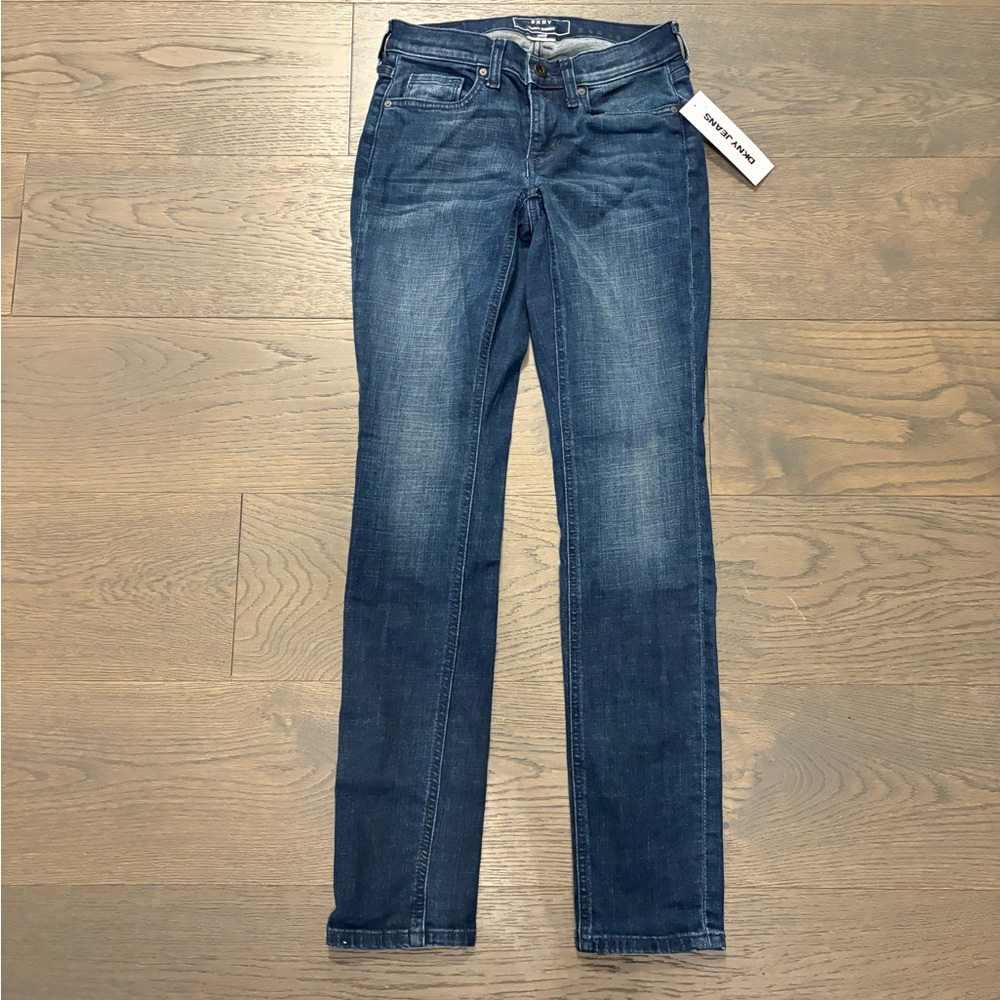 DKNY ladies dark denim jeans sz 0 new with tags ret $120
